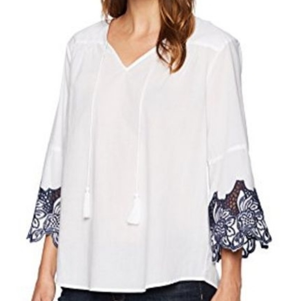 ** Chaus Bell Sleeve V-Neck Embroider Flora Design